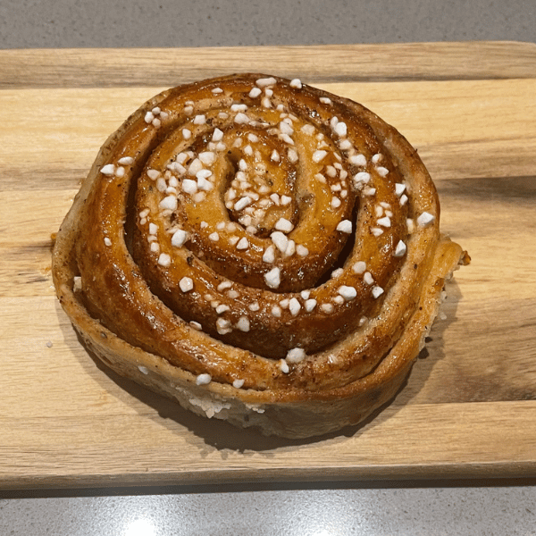 Kanelbolle med surdeig