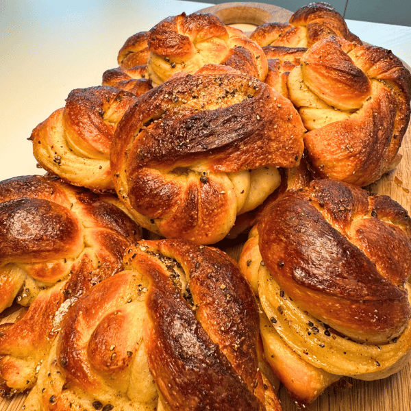 Kardemommeboller med surdeig